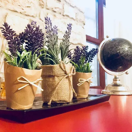 Apartment Art One *